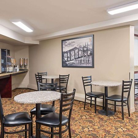 Super 8 By Wyndham Sherwood Park/Edmonton Area Esterno foto