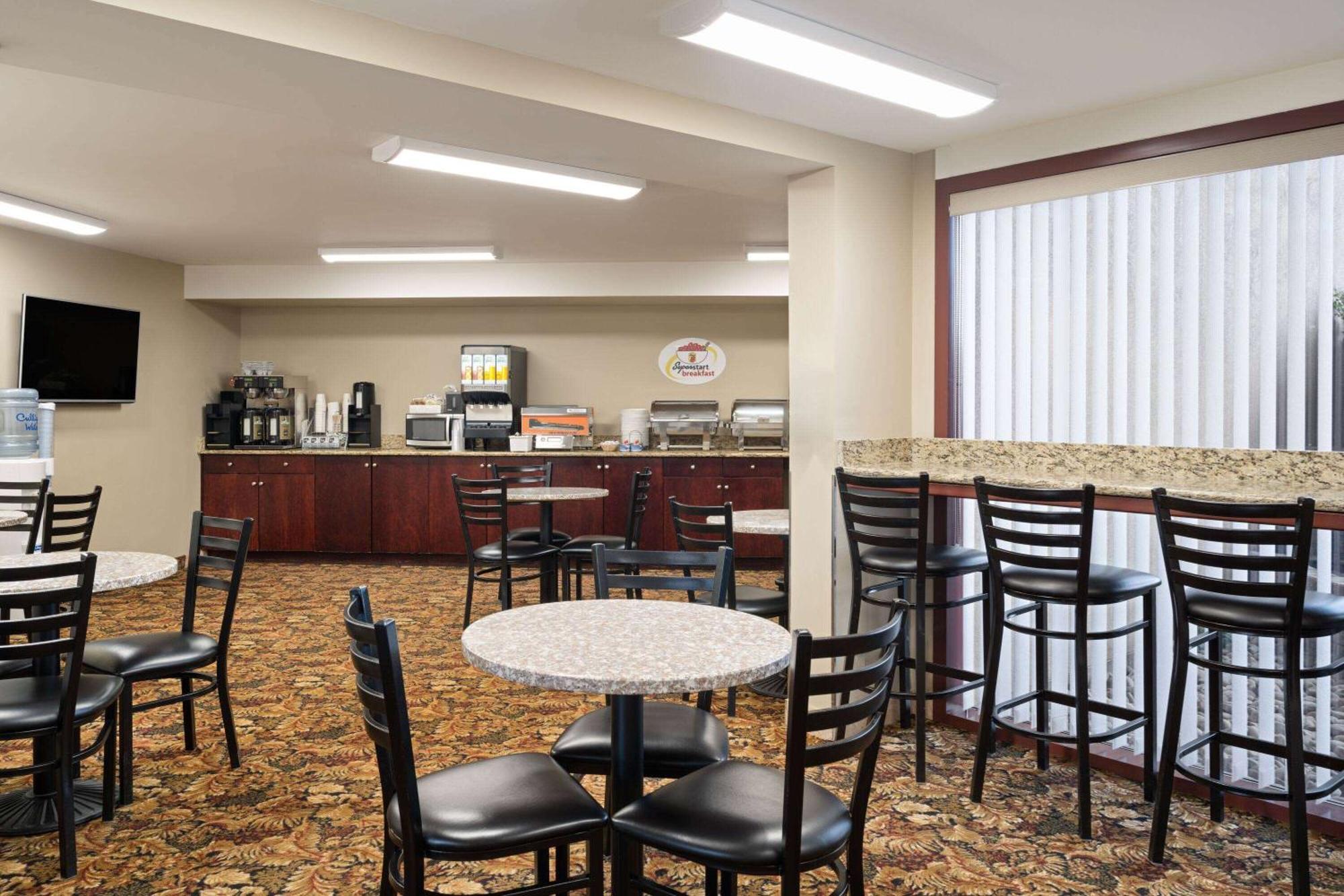 Super 8 By Wyndham Sherwood Park/Edmonton Area Esterno foto