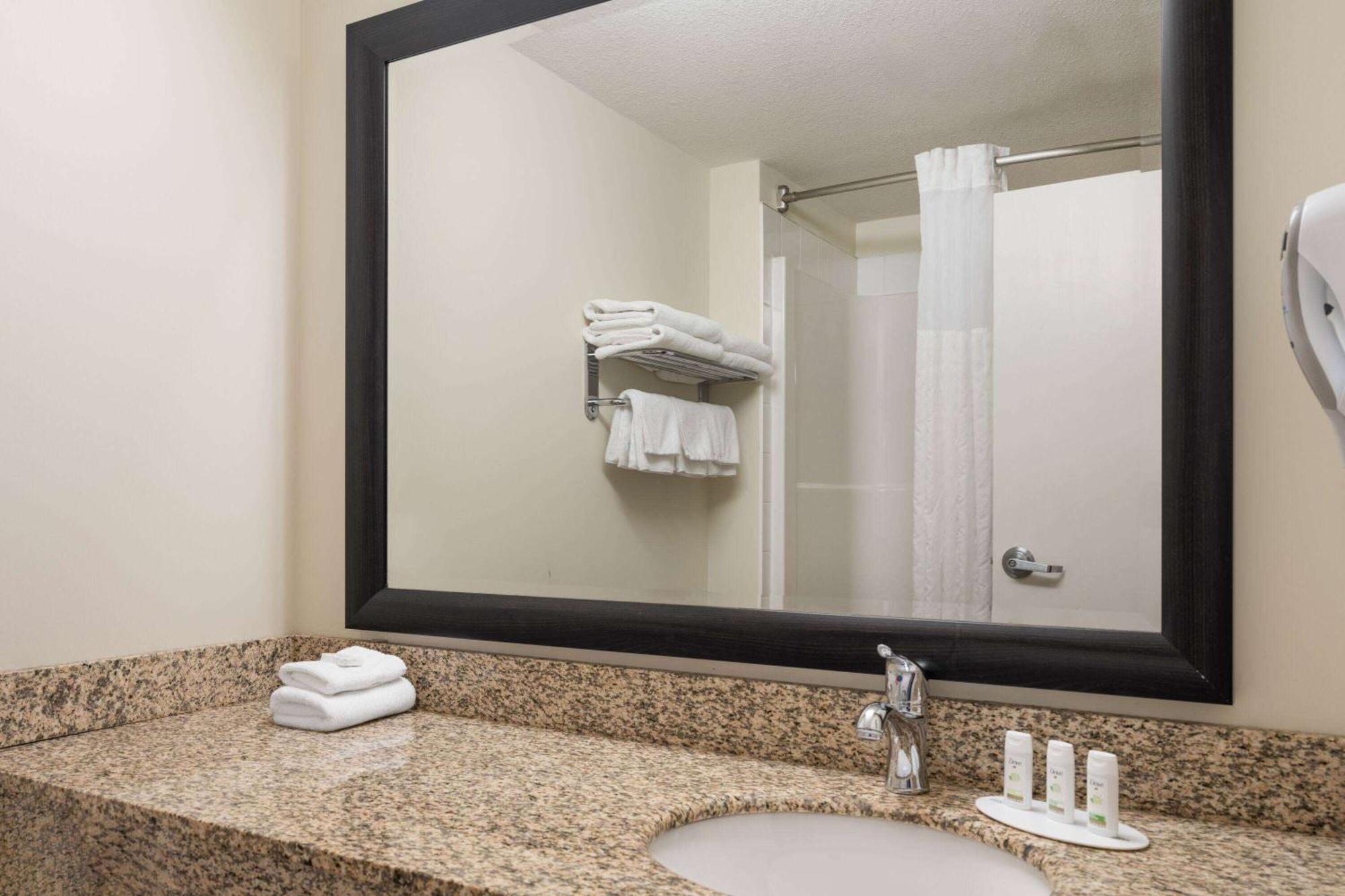 Super 8 By Wyndham Sherwood Park/Edmonton Area Esterno foto